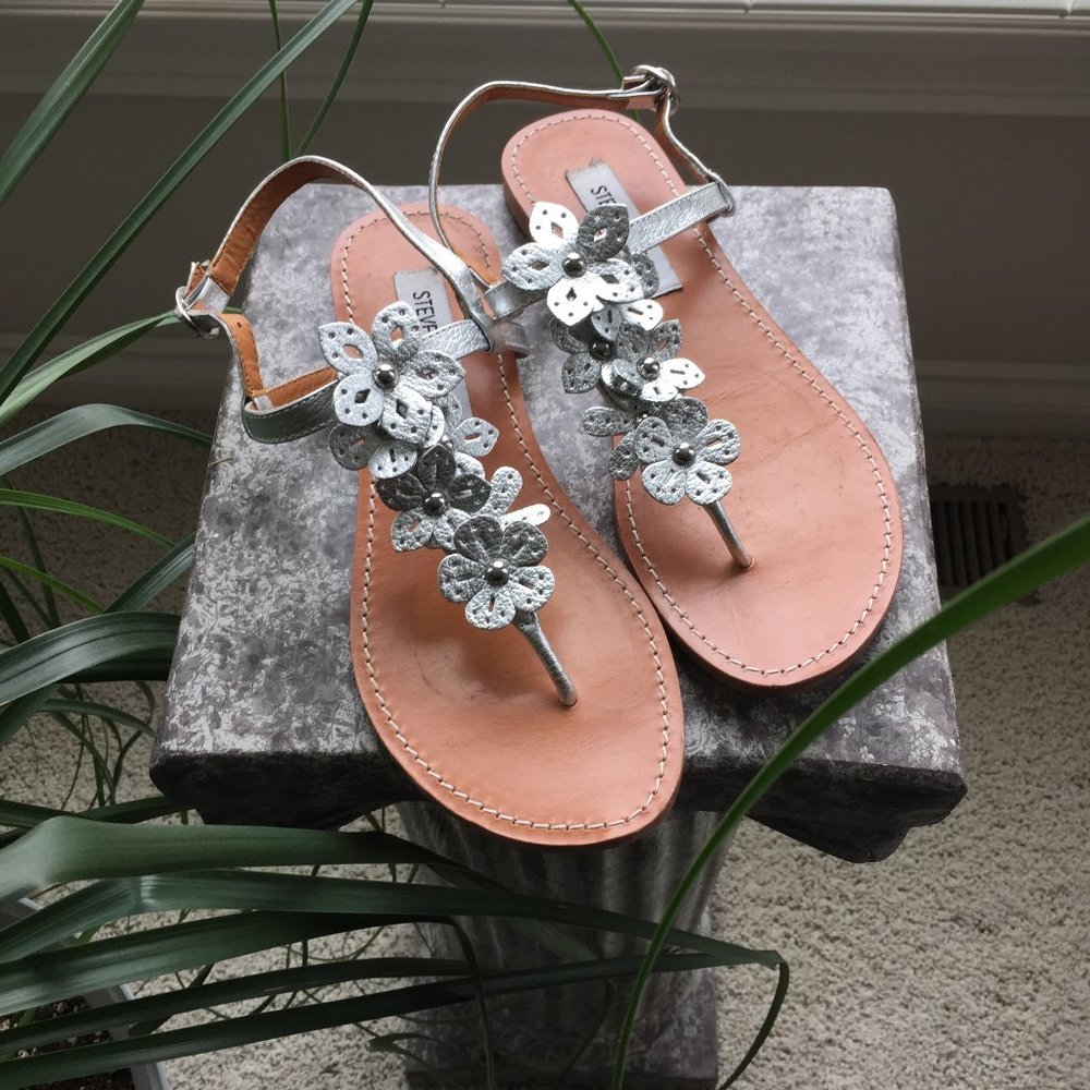 Steve Madden Silver Flower Thong Sandals